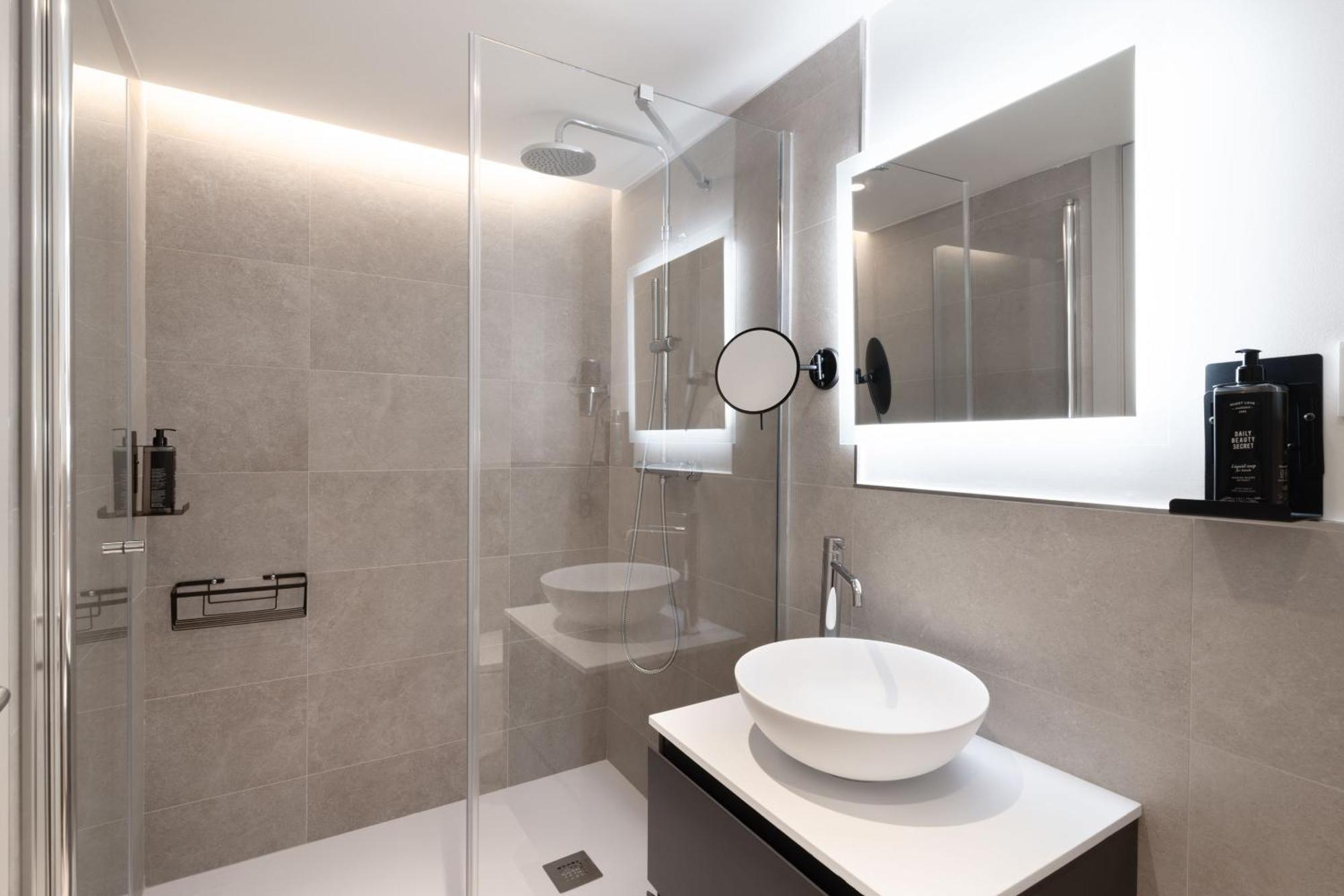 Limehome Madrid Calle De Juan Hurtado De Mendoza Exterior photo