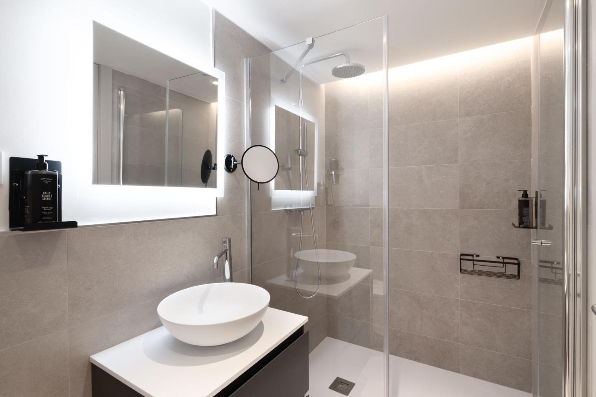 Limehome Madrid Calle De Juan Hurtado De Mendoza Exterior photo