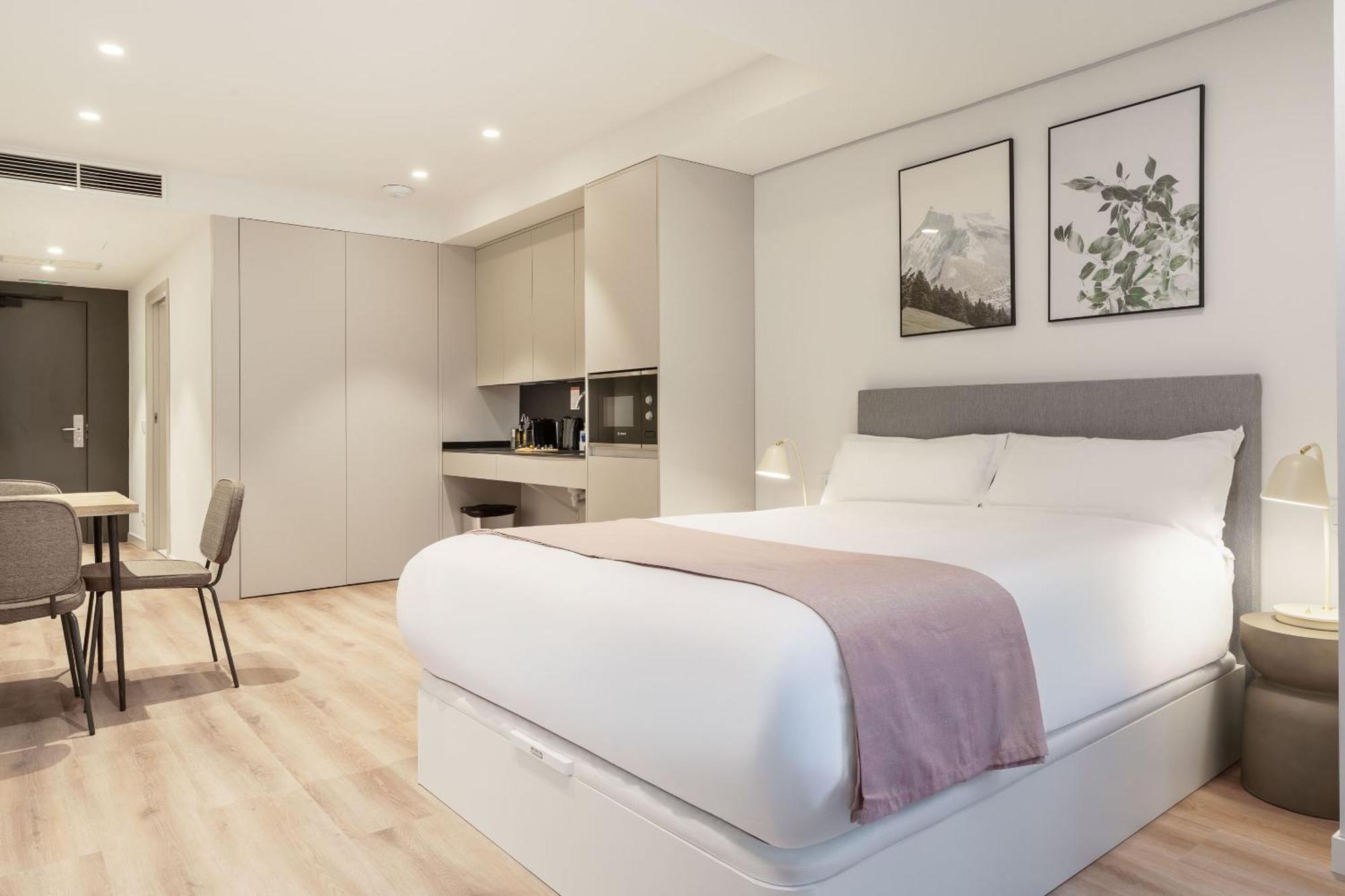 Limehome Madrid Calle De Juan Hurtado De Mendoza Exterior photo