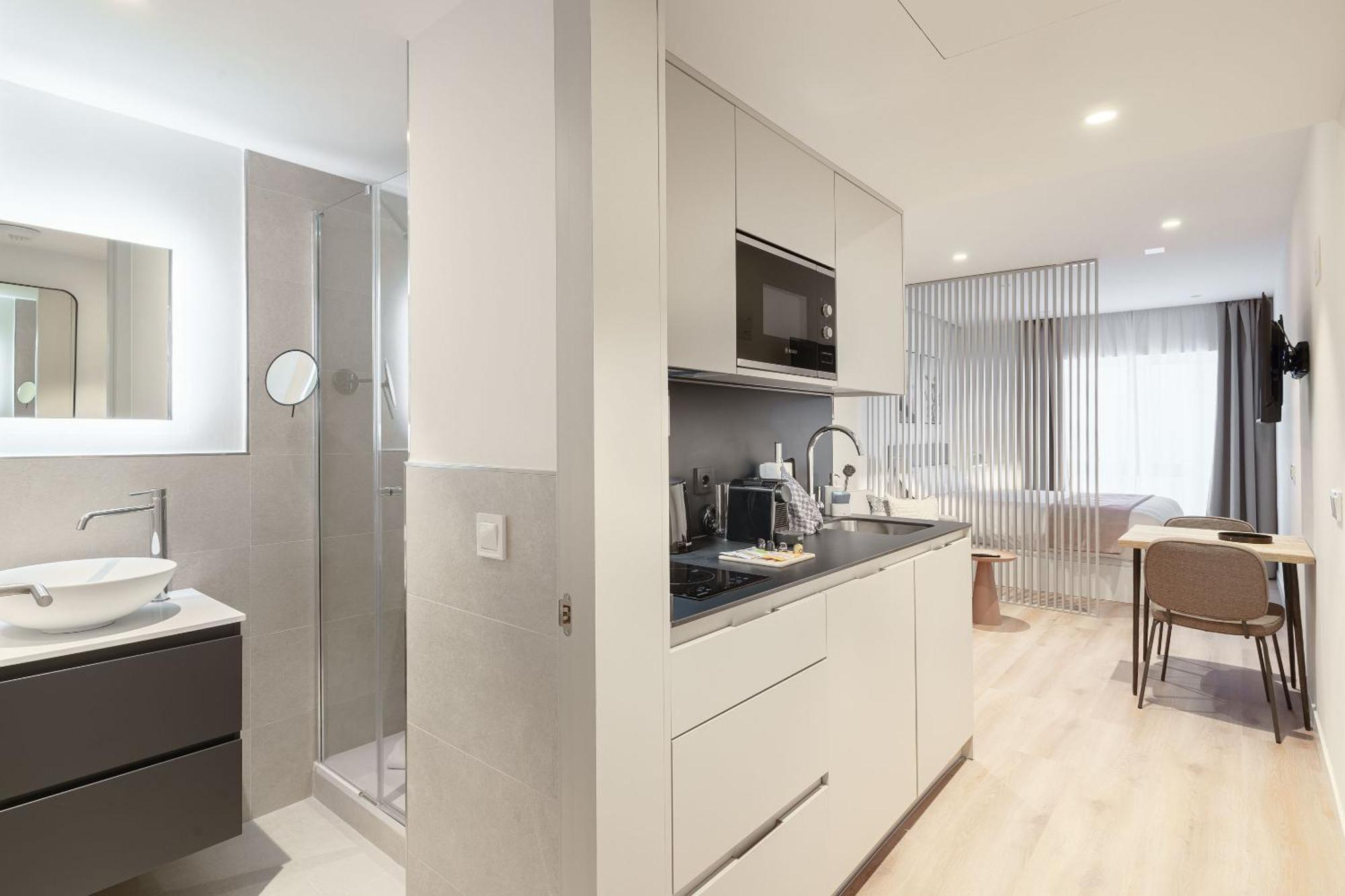 Limehome Madrid Calle De Juan Hurtado De Mendoza Exterior photo