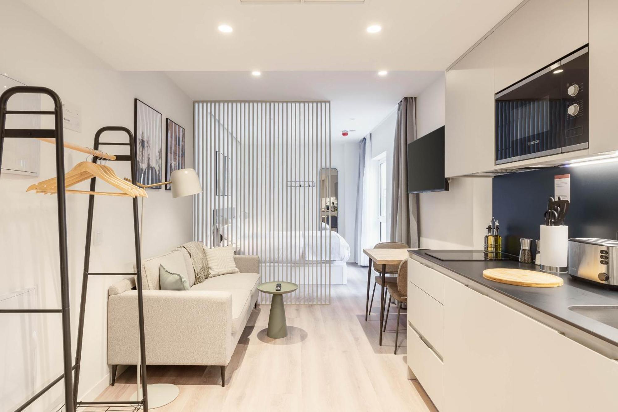 Limehome Madrid Calle De Juan Hurtado De Mendoza Exterior photo